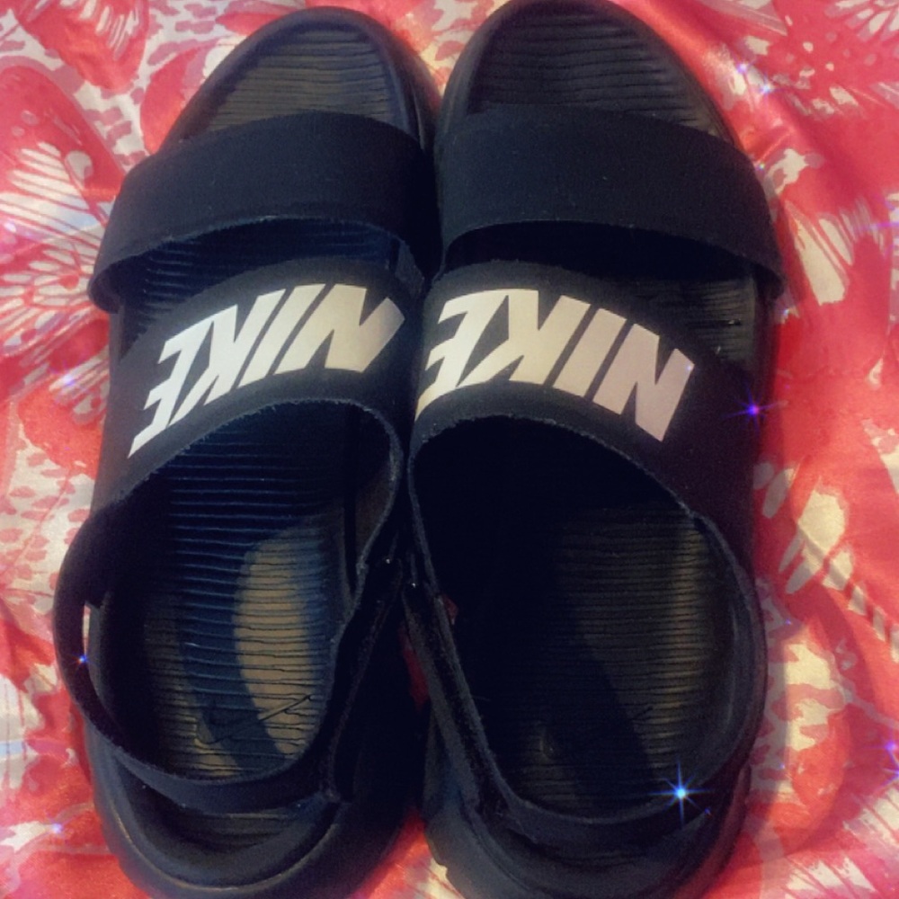 Nike Black Sport Sandals with Adjustable Straps - Picture 2 of 3